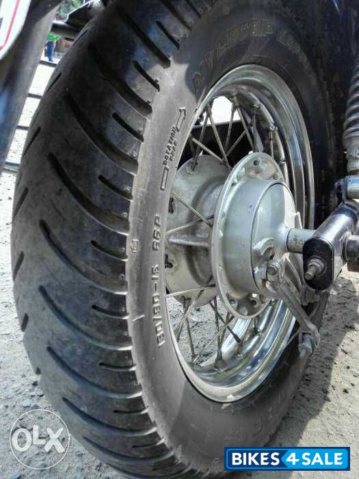 Black Bajaj Avenger 220 DTS-i