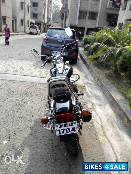Black Bajaj Avenger 220 DTS-i