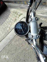 Black Bajaj Avenger 220 DTS-i