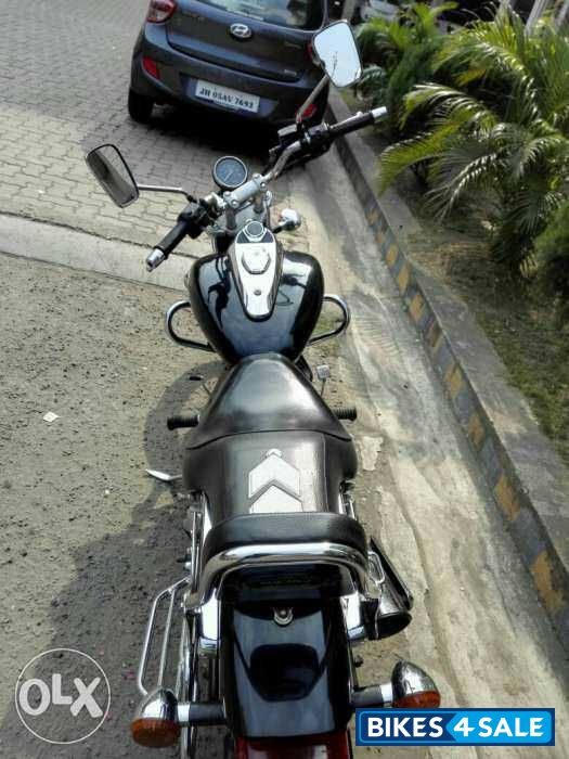 Black Bajaj Avenger 220 DTS-i