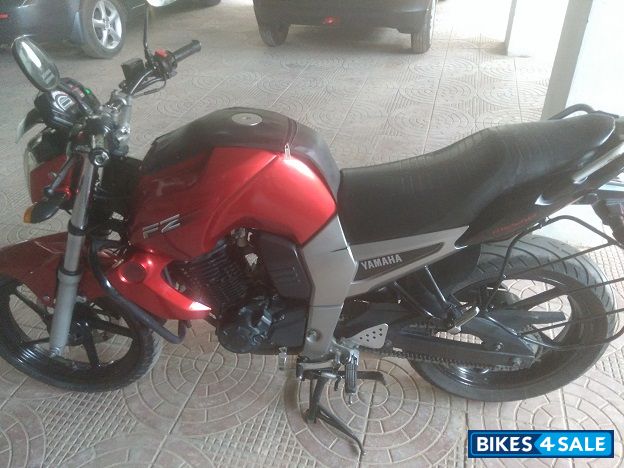 Red-black Yamaha FZ16