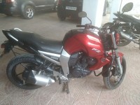 Red-black Yamaha FZ16