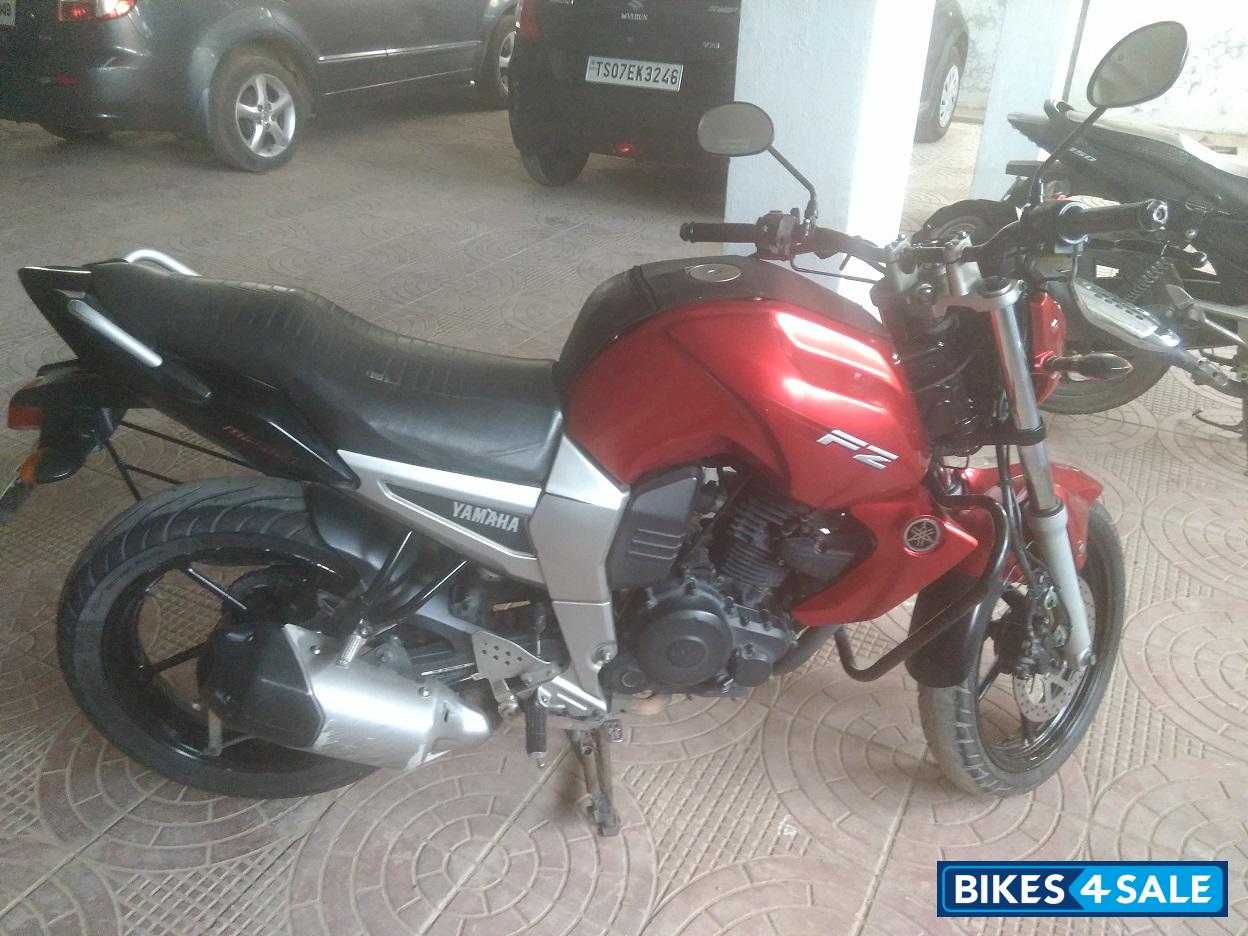 Red-black Yamaha FZ16