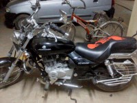 Black Bajaj Avenger 220 DTS-i
