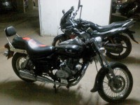 Black Bajaj Avenger 220 DTS-i