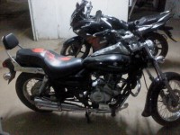 Black Bajaj Avenger 220 DTS-i