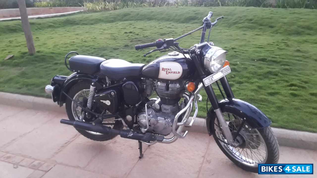 Black Royal Enfield Classic 350
