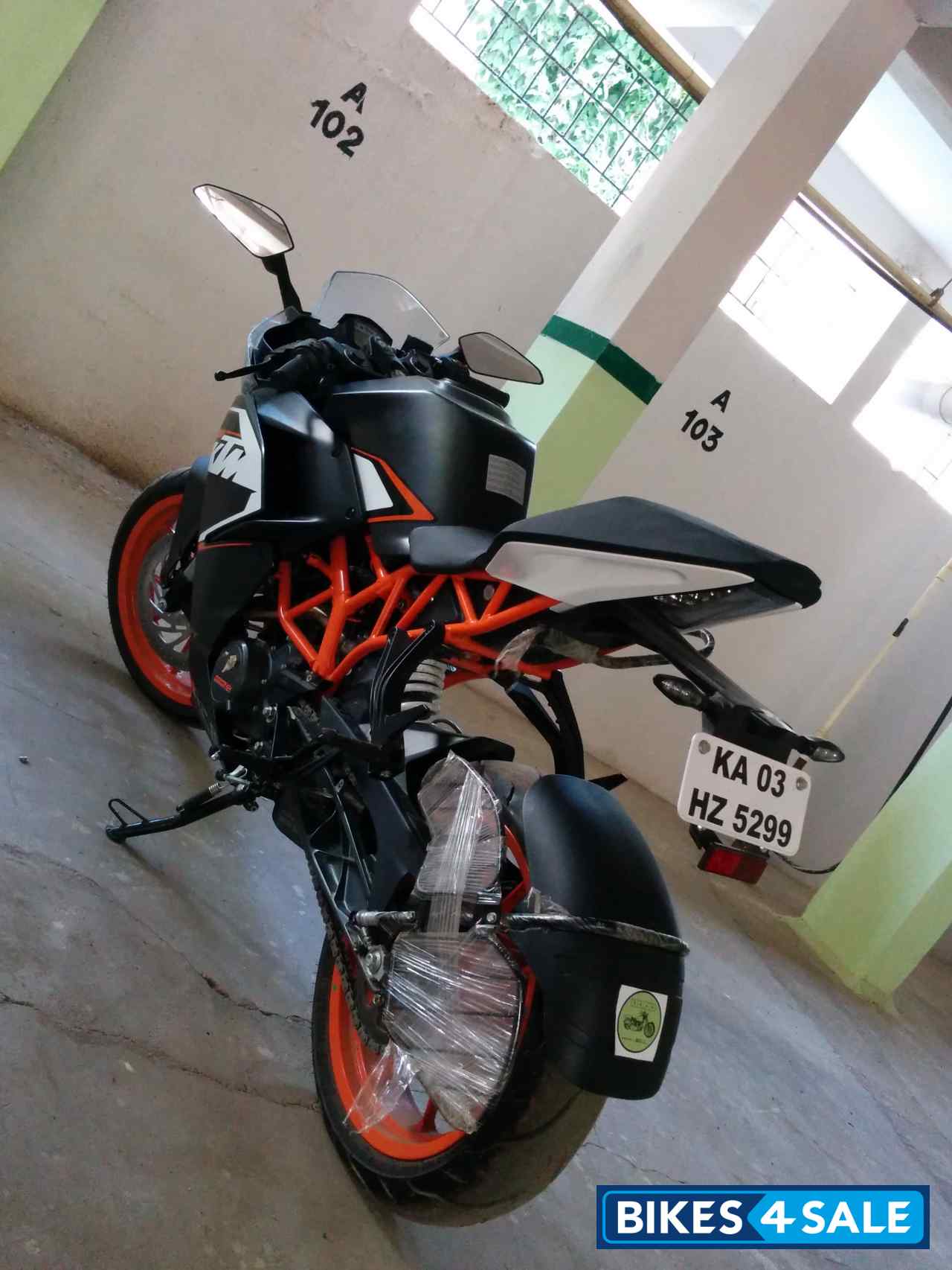 Black KTM RC 200