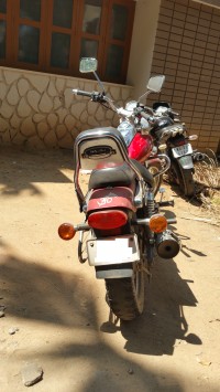 Red Bajaj Avenger 220 DTS-i