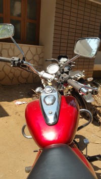 Red Bajaj Avenger 220 DTS-i