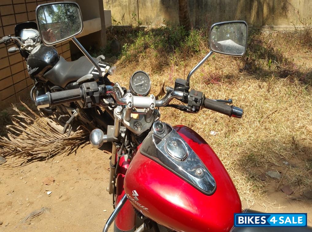 Red Bajaj Avenger 220 DTS-i