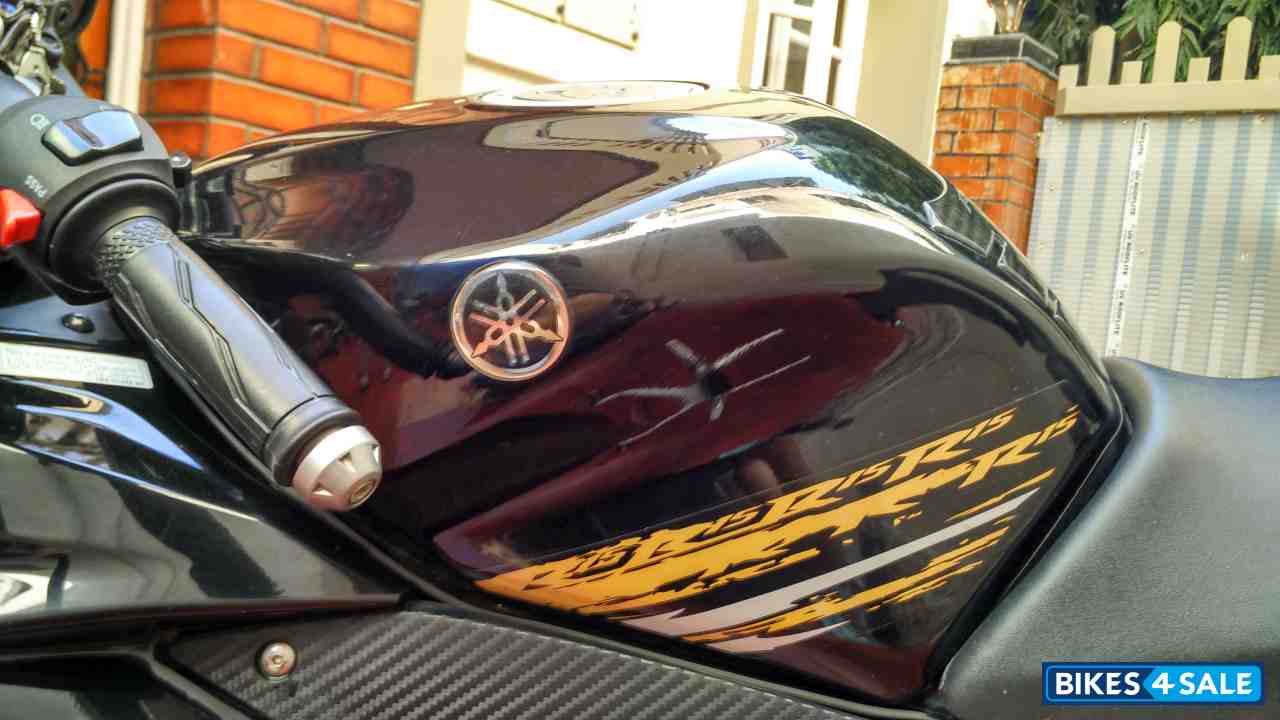 Gold And Black Yamaha YZF R15 V2