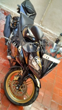 Gold And Black Yamaha YZF R15 V2