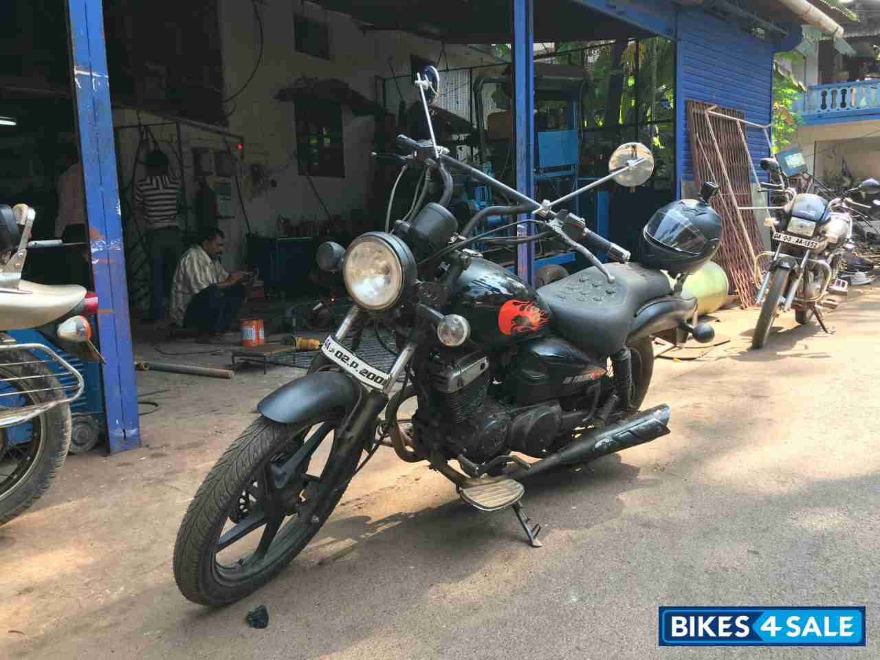 Used 2002 model Yamaha Enticer for sale in New Delhi. ID 125767. Black