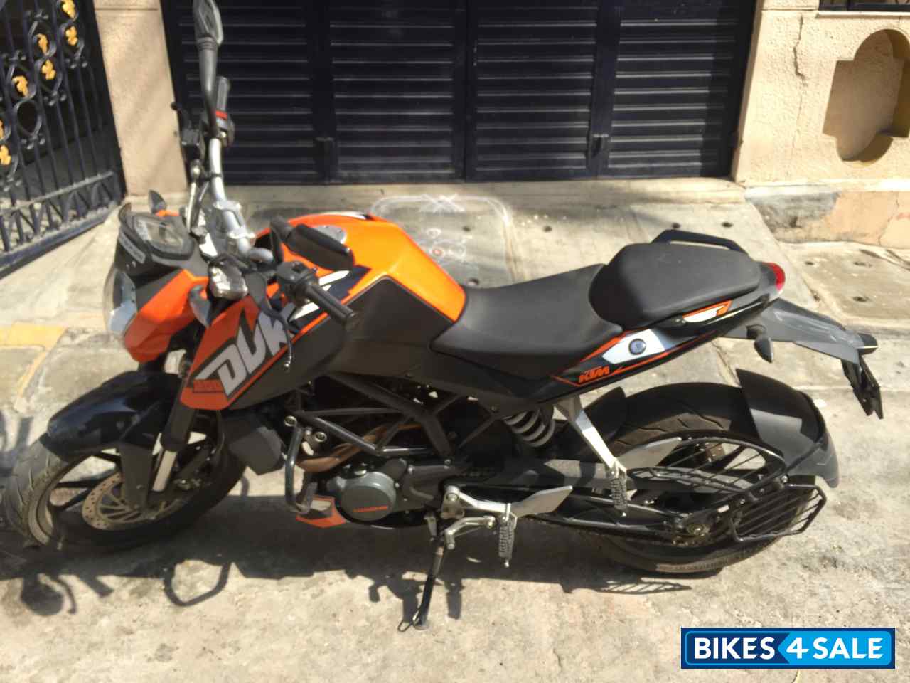 Orange KTM Duke 200