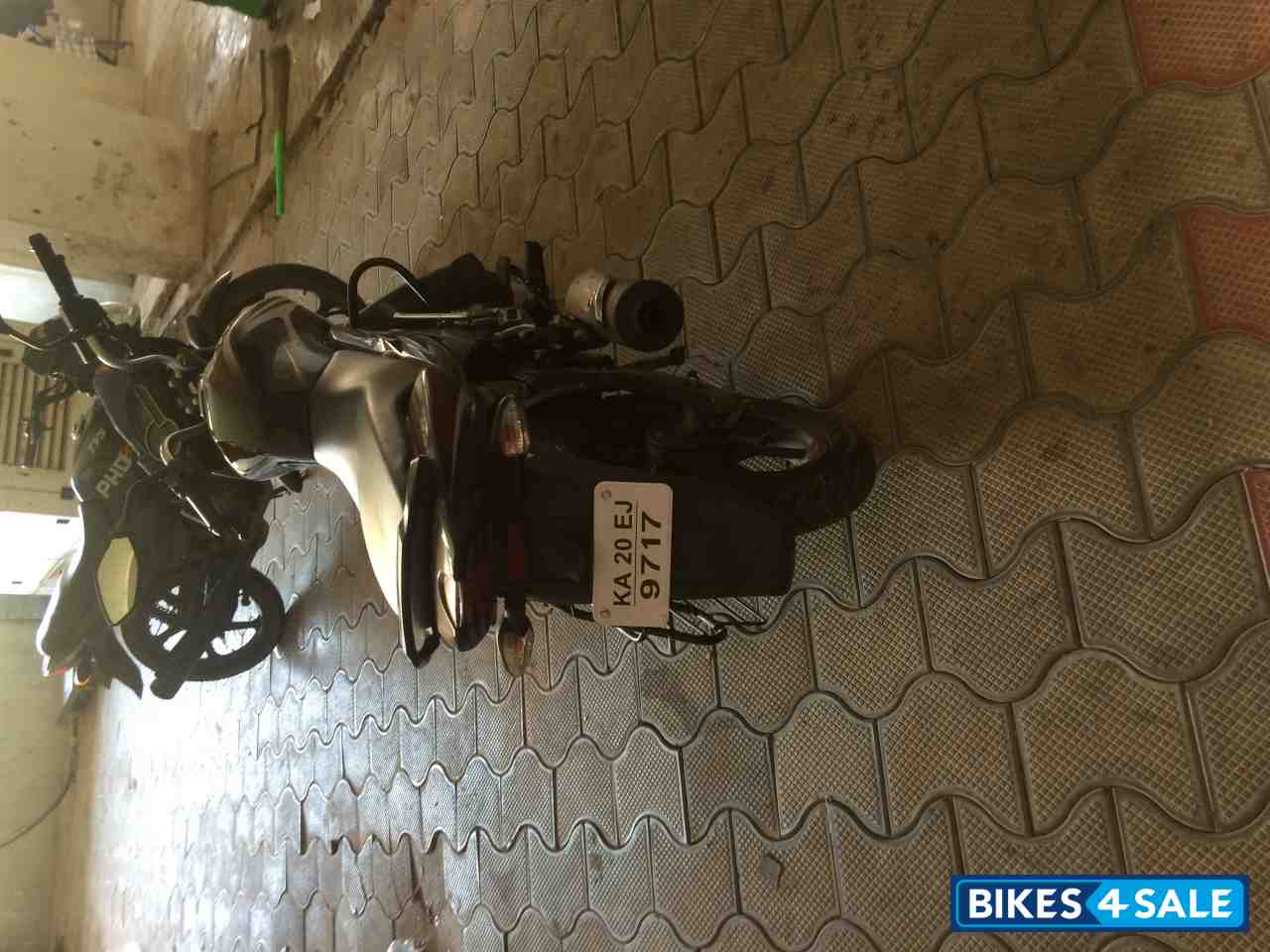 Black And Red Bajaj Discover 150 S