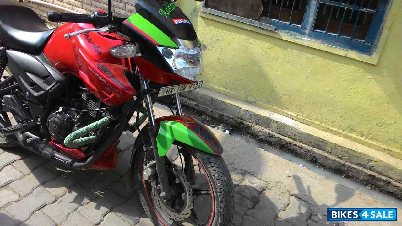 Red TVS Apache RTR 160