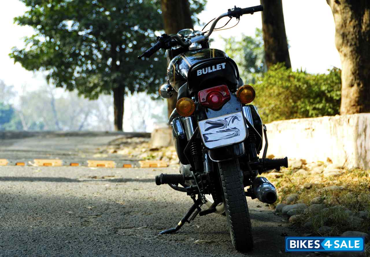 Black Royal Enfield Bullet Standard 350