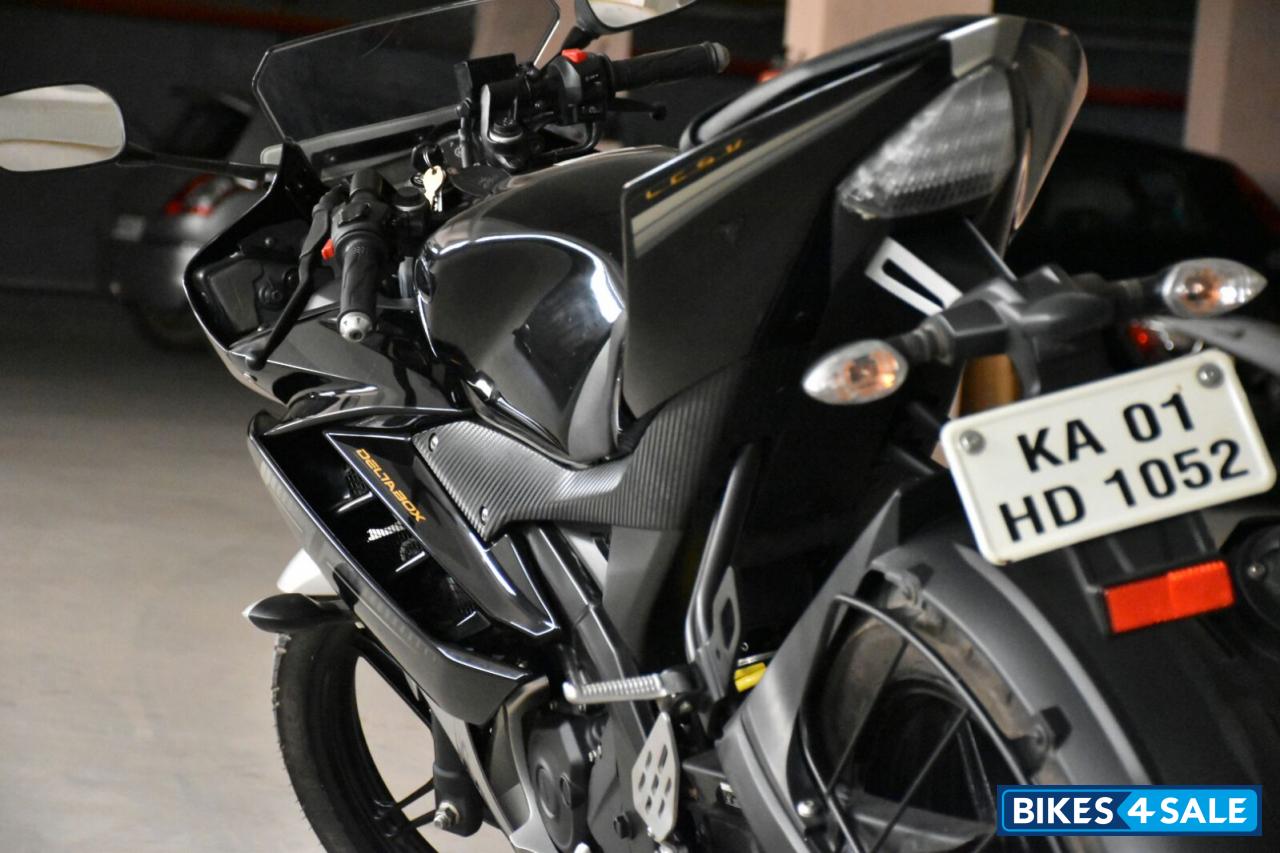 Black Yamaha YZF R15 V2