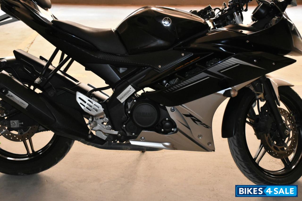 Black Yamaha YZF R15 V2 Black Yamaha YZF R15 V2