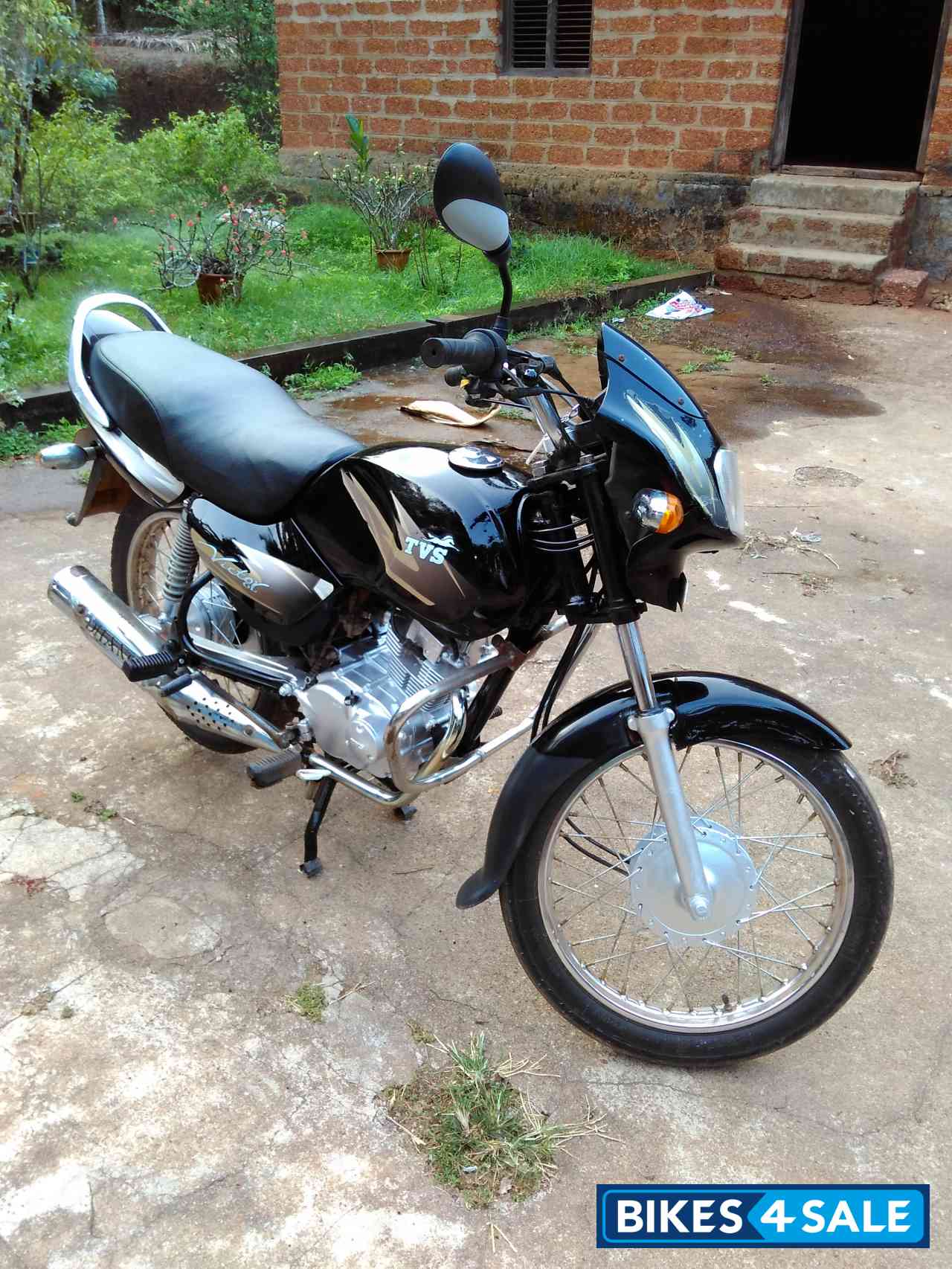 Black TVS Victor GL