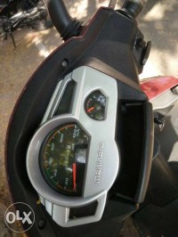 Red Mahindra Gusto HX