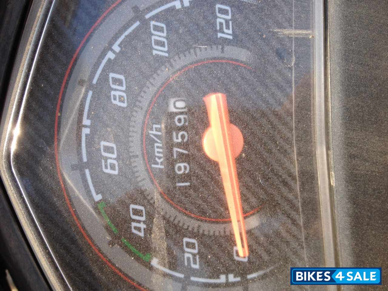 Pearl White Yamaha Ray Z