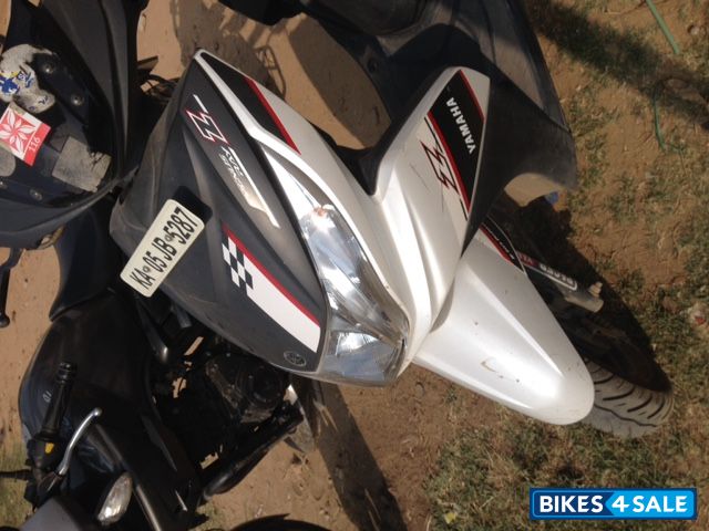 Pearl White Yamaha Ray Z