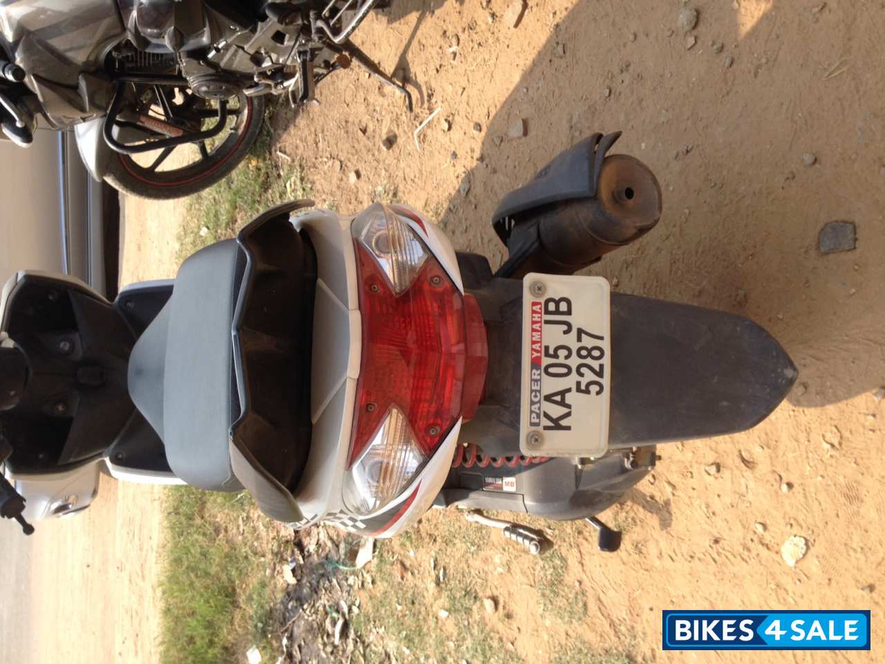 Pearl White Yamaha Ray Z