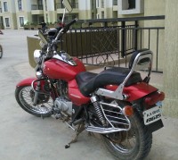 Red Bajaj Avenger 180 DTS-i