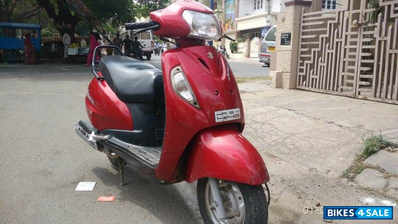 Red Suzuki Access 125