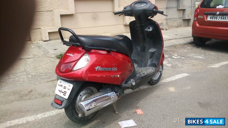 Red Suzuki Access 125