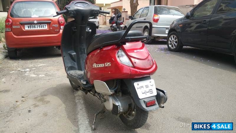 Red Suzuki Access 125