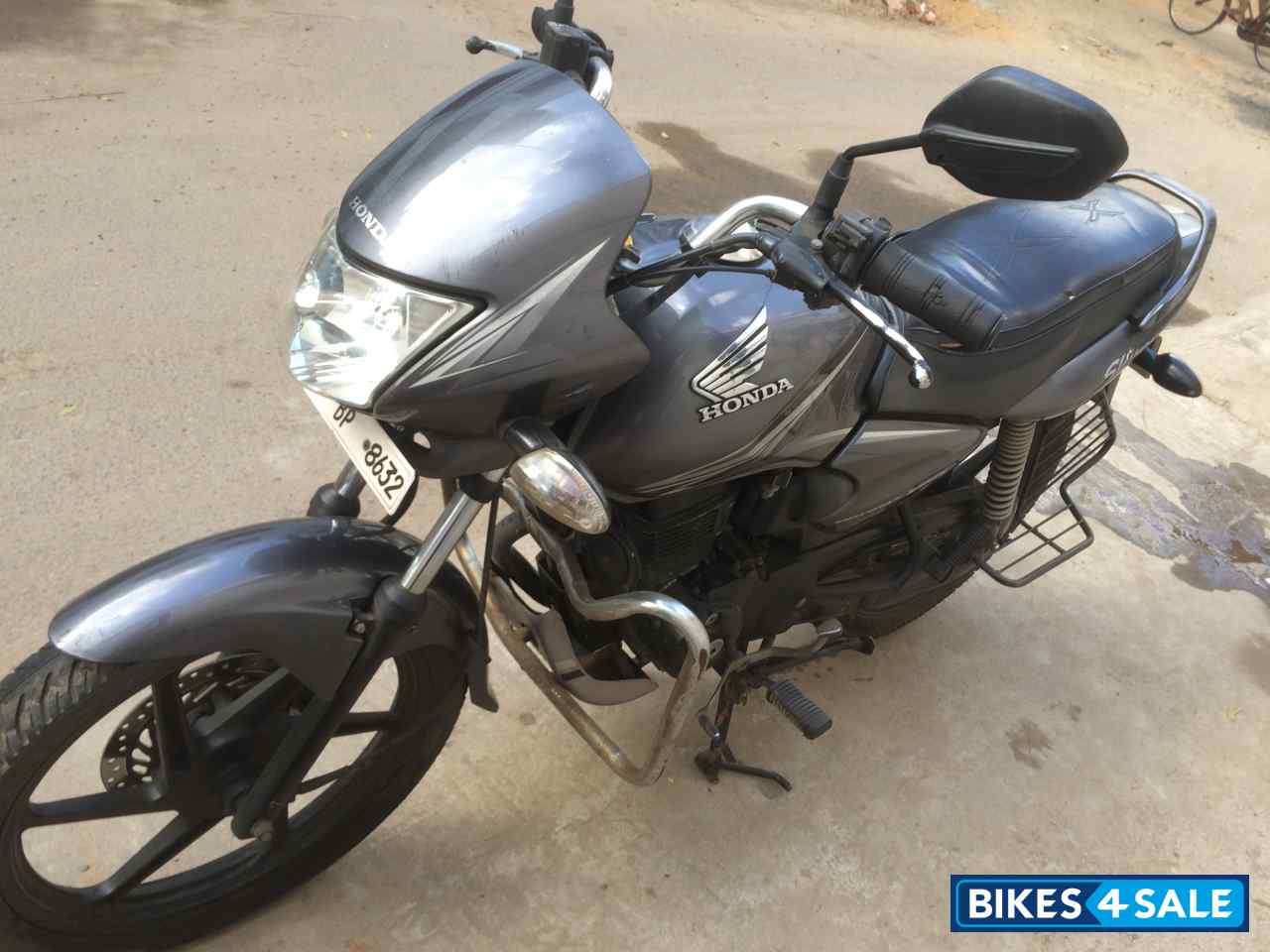 Grey Honda CB Shine Grey Honda CB Shine