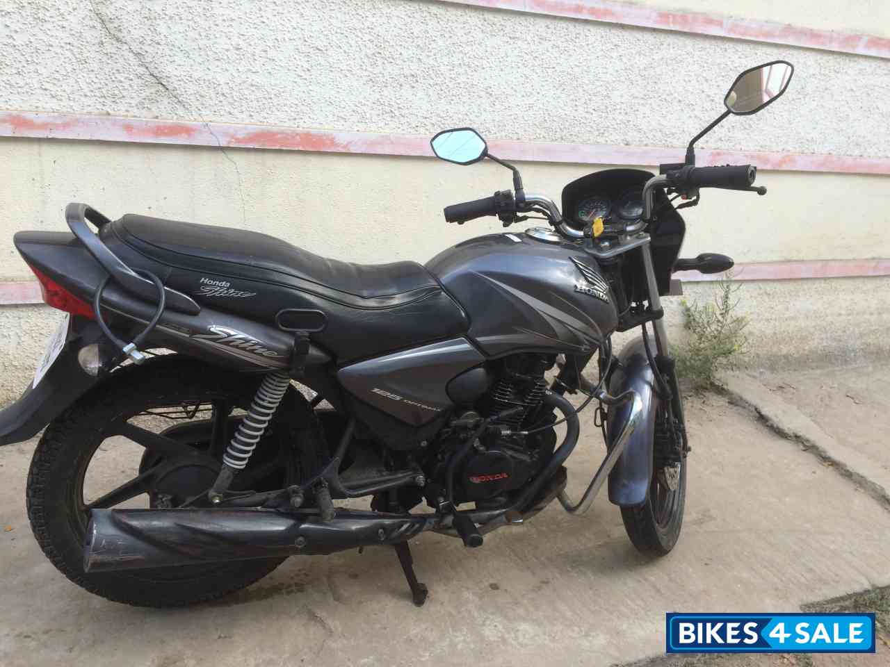 Grey Honda CB Shine Grey Honda CB Shine