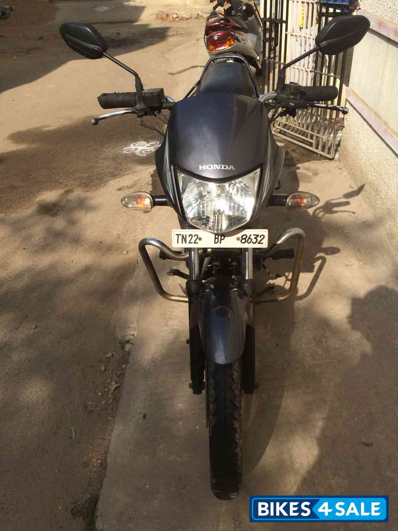 Grey Honda CB Shine Grey Honda CB Shine
