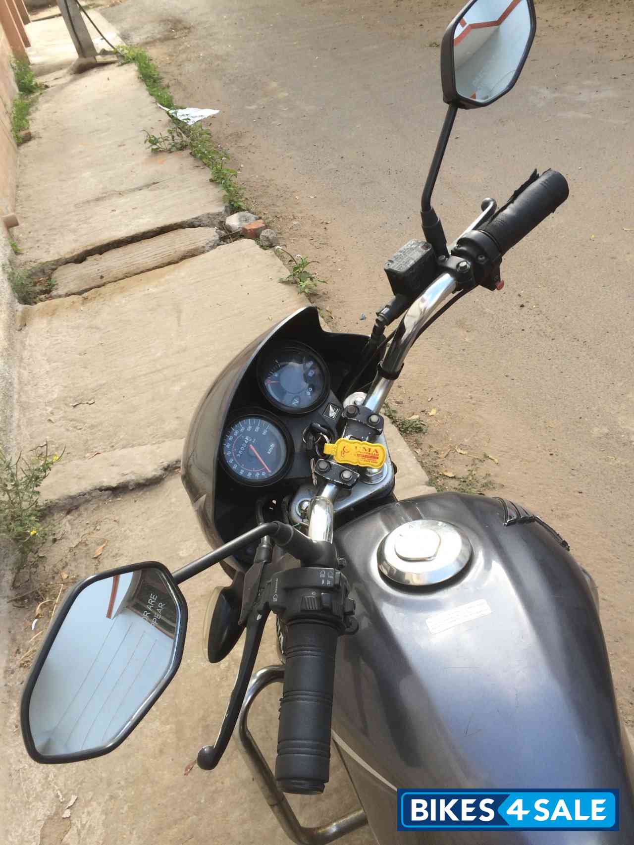 Grey Honda CB Shine Grey Honda CB Shine