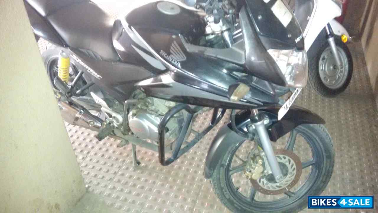 Black Honda CBF Stunner