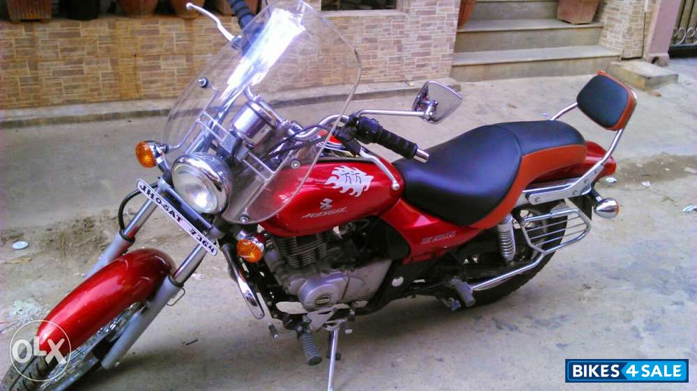 Red Bajaj Avenger 220 DTS-i Red Bajaj Avenger 220 DTS-i