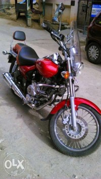 Red Bajaj Avenger 220 DTS-i
