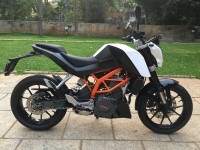White Black KTM Duke 390