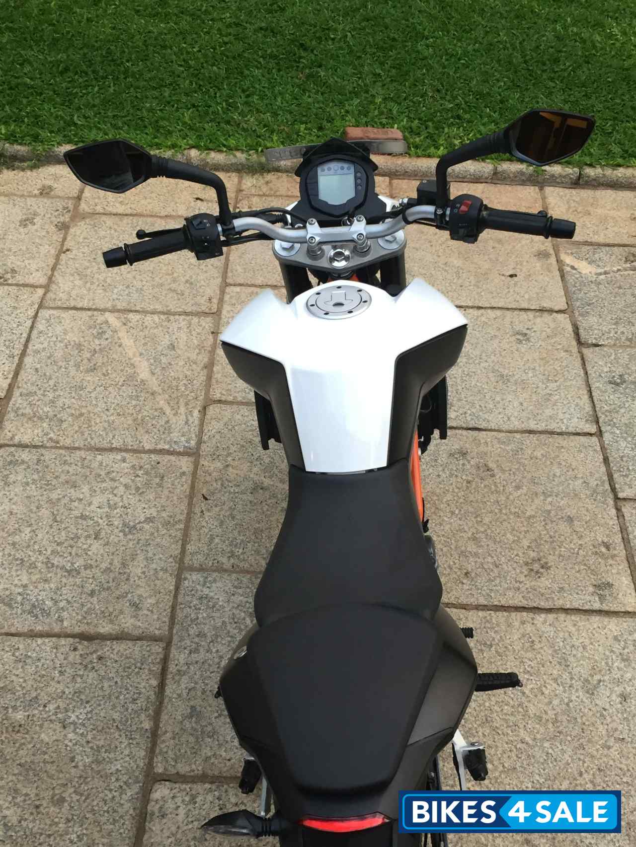 White Black KTM Duke 390