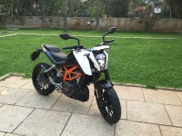 White Black KTM Duke 390