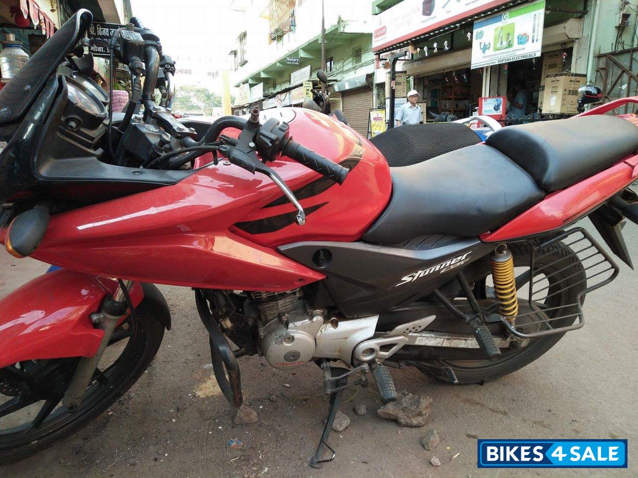 Red Honda CBF Stunner