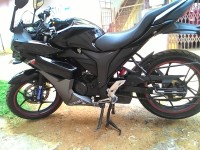 Black Suzuki Gixxer SF