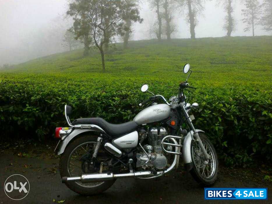 Silver Royal Enfield Thunderbird TwinSpark 350 Silver Royal Enfield Thunderbird TwinSpark 350