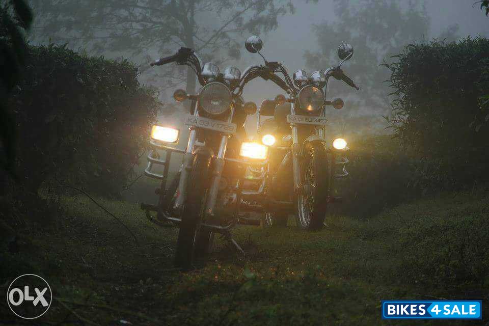 Silver Royal Enfield Thunderbird TwinSpark 350 Silver Royal Enfield Thunderbird TwinSpark 350