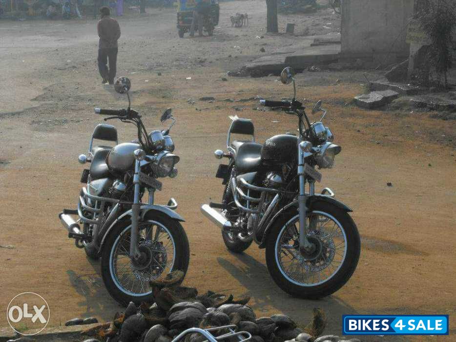 Silver Royal Enfield Thunderbird TwinSpark 350 Silver Royal Enfield Thunderbird TwinSpark 350