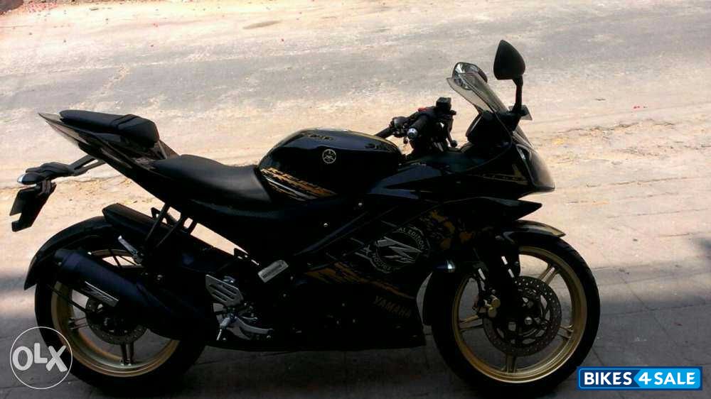 Black Yamaha YZF R15 V2