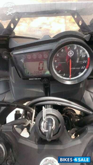 Black Yamaha YZF R15 V2